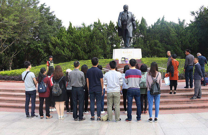 6686体育网页登录园区党委开展春日登山活动