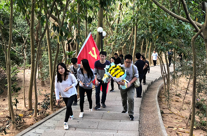 6686体育网页登录园区党委开展春日登山活动