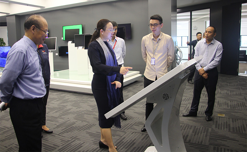 张莉兰主任了解6686体育网页登录公司产品使用功能