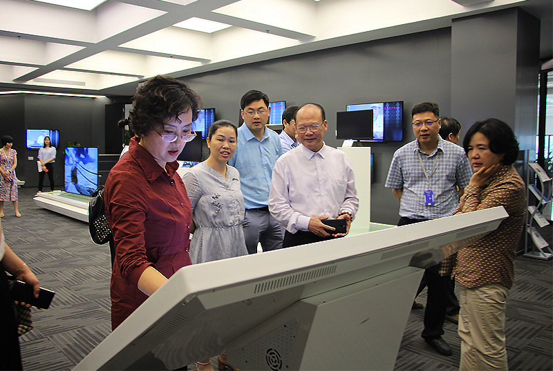 来访领导体验6686体育网页登录公司显示产品